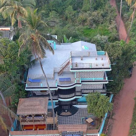Tropical Wave Hostel Morjim Goa Exterior photo