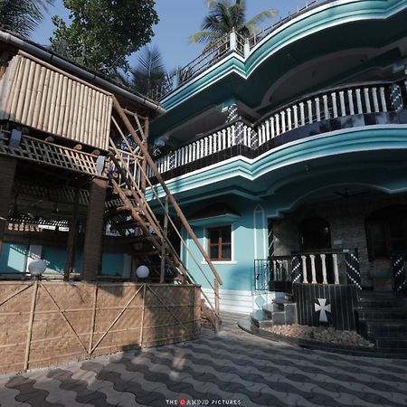 Tropical Wave Hostel Morjim Goa Exterior photo