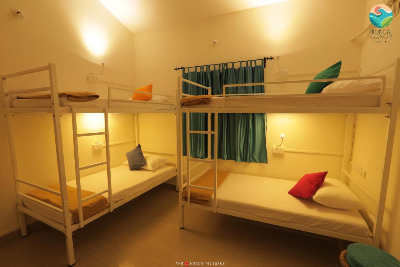 Tropical Wave Hostel Morjim Goa Exterior photo