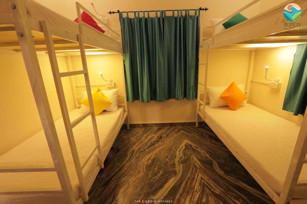 Tropical Wave Hostel Morjim Goa Exterior photo