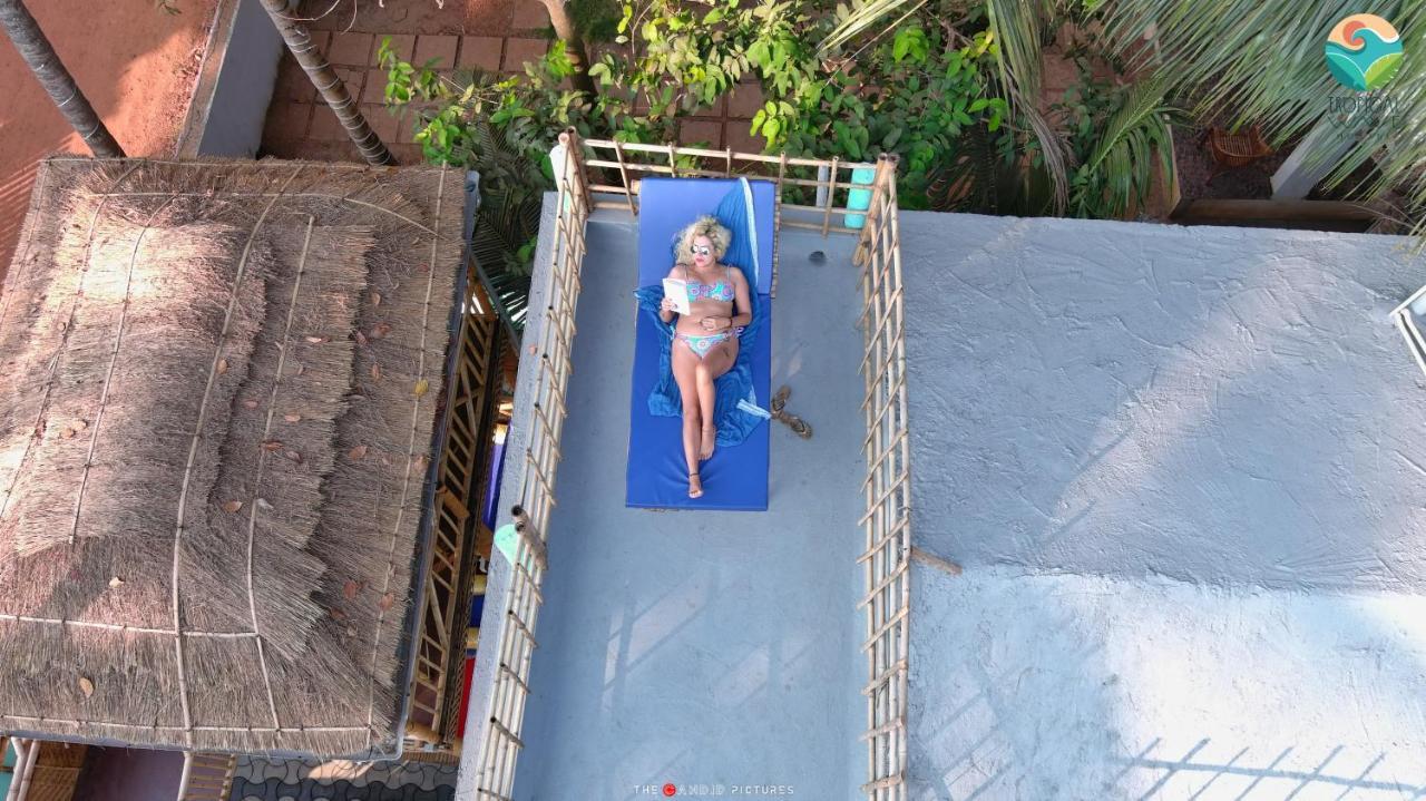 Tropical Wave Hostel Morjim Goa Exterior photo