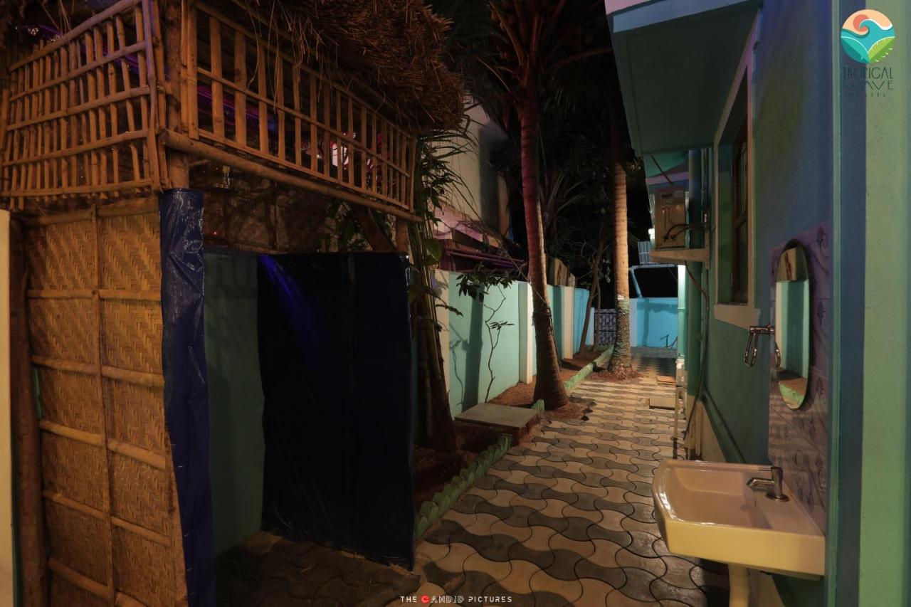 Tropical Wave Hostel Morjim Goa Exterior photo