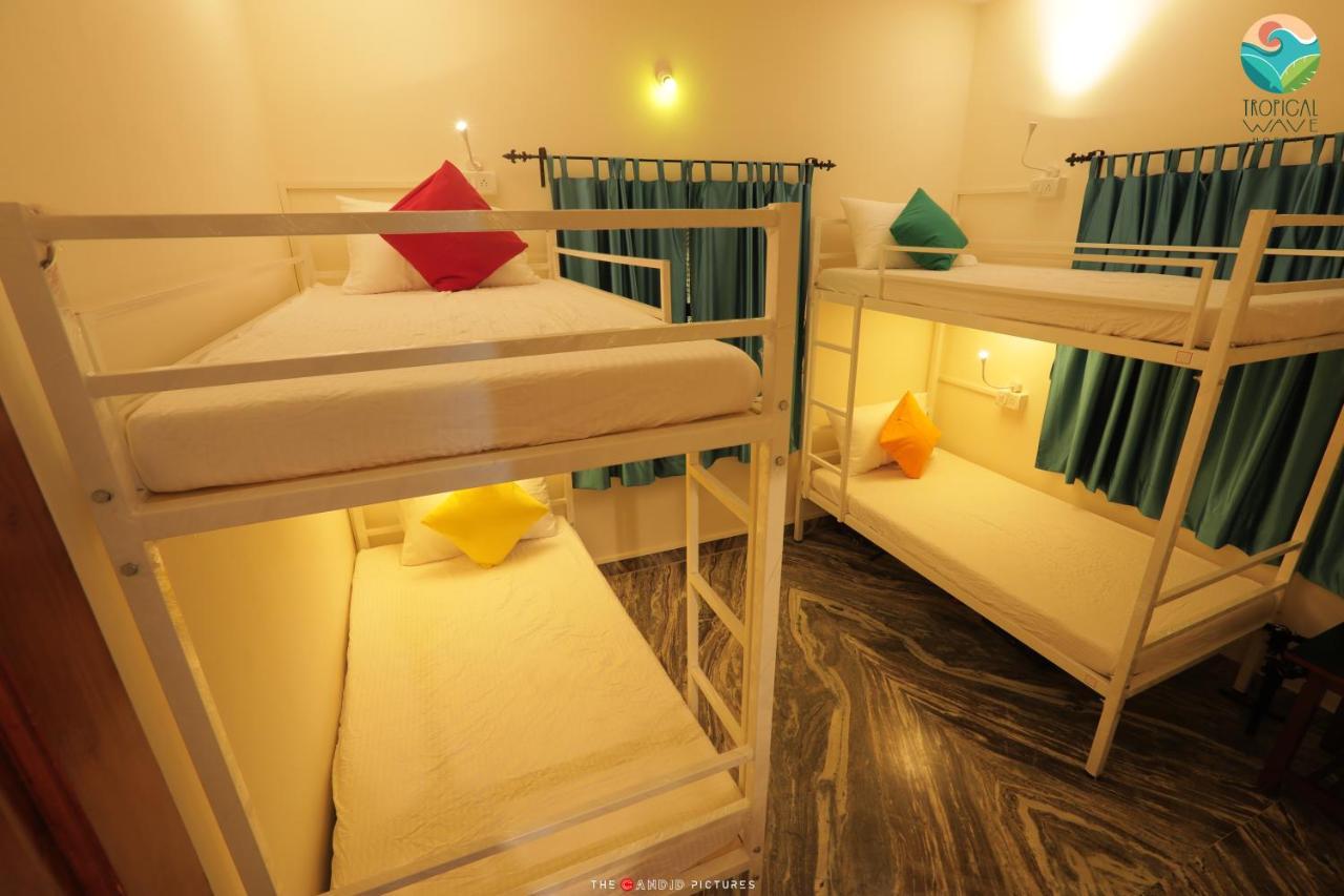 Tropical Wave Hostel Morjim Goa Exterior photo