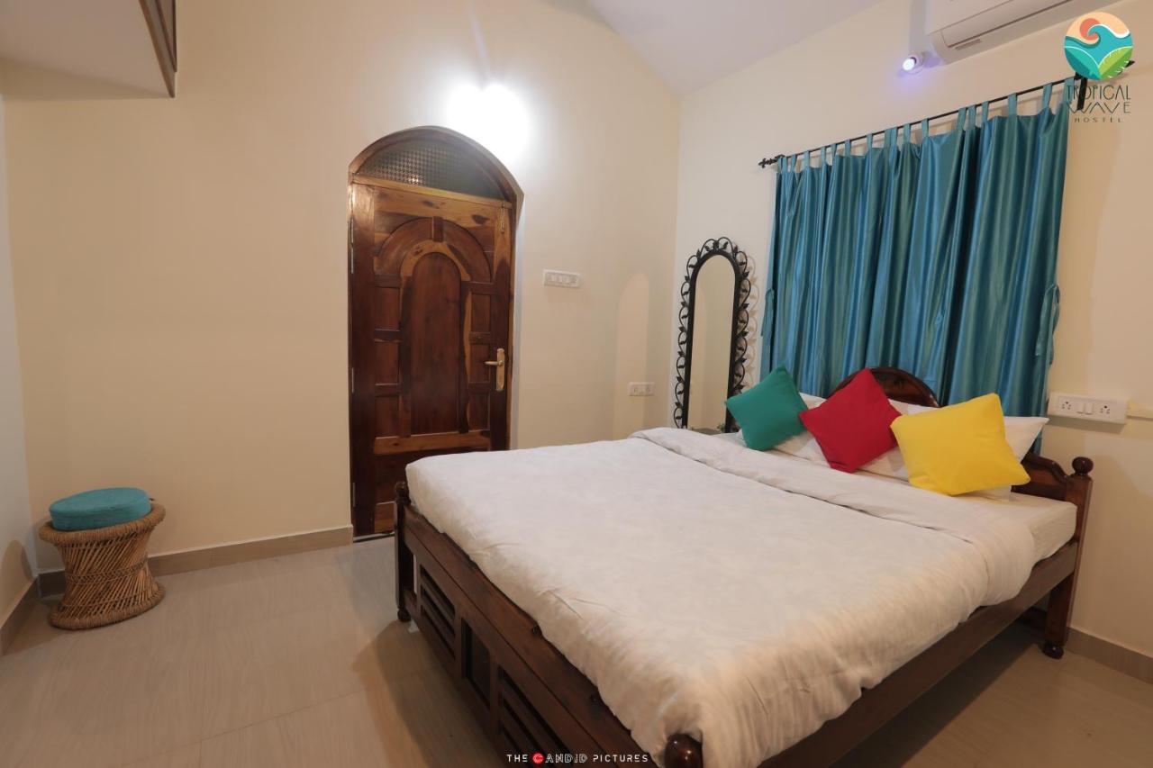 Tropical Wave Hostel Morjim Goa Exterior photo