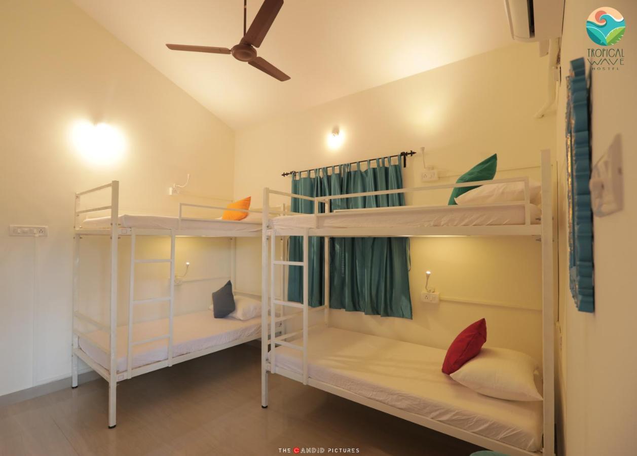 Tropical Wave Hostel Morjim Goa Exterior photo