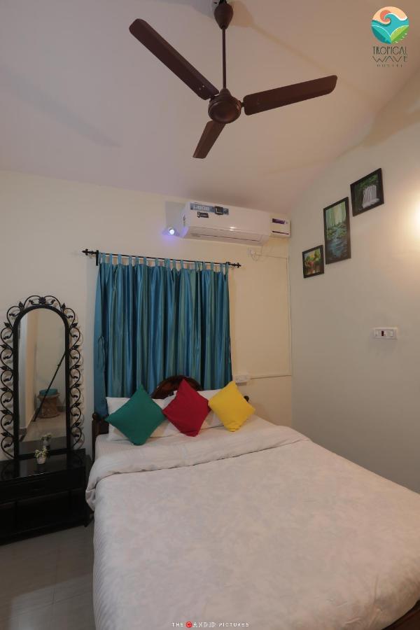 Tropical Wave Hostel Morjim Goa Exterior photo