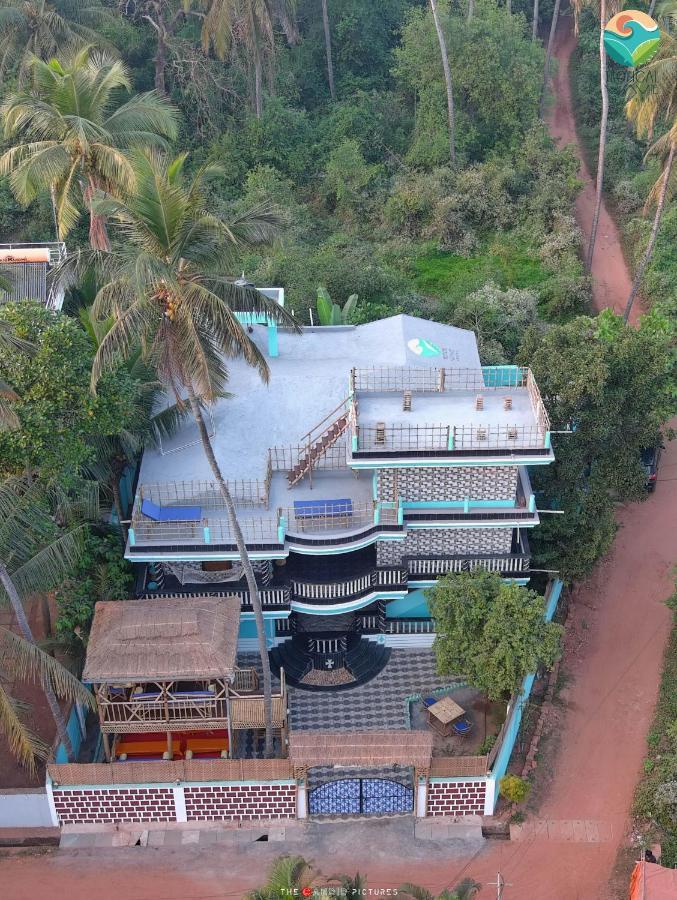 Tropical Wave Hostel Morjim Goa Exterior photo