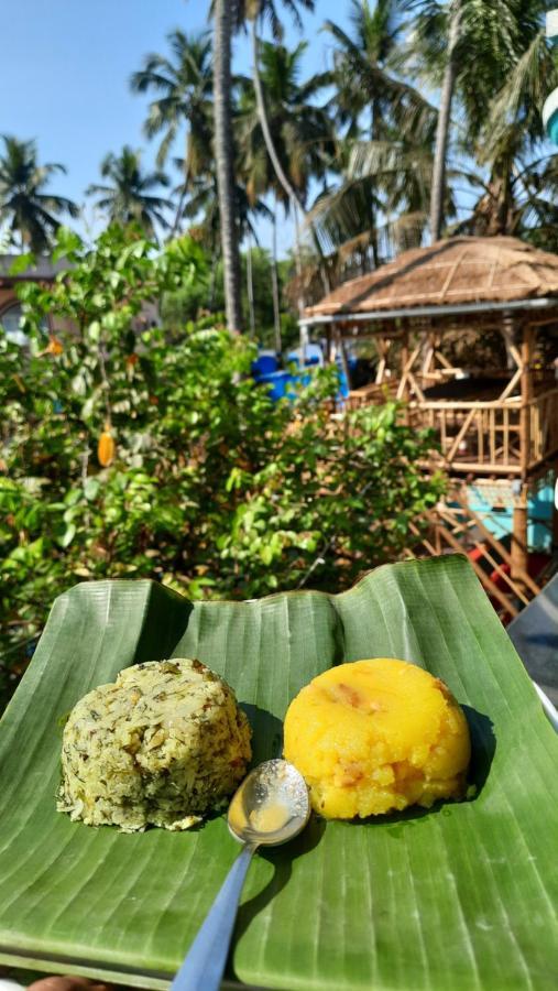 Tropical Wave Hostel Morjim Goa Exterior photo