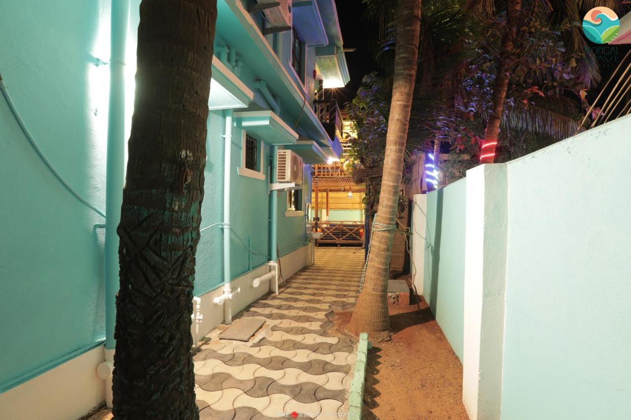Tropical Wave Hostel Morjim Goa Exterior photo