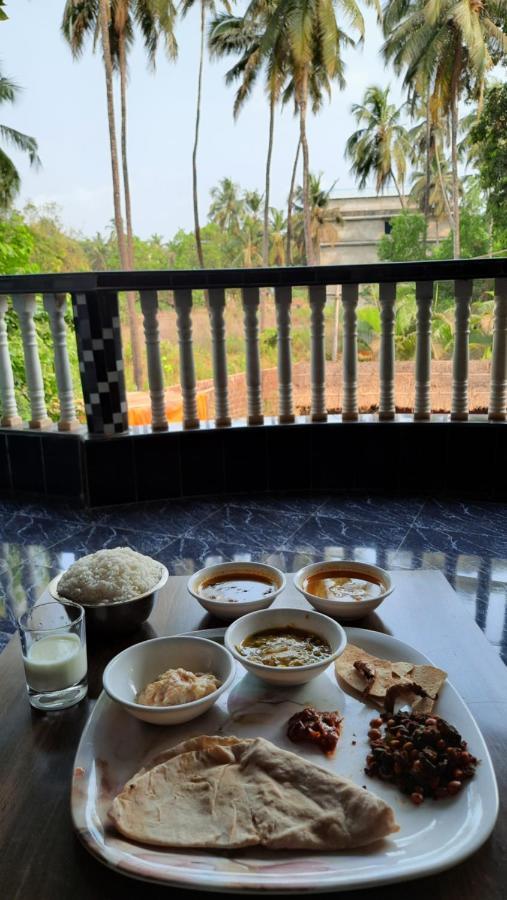Tropical Wave Hostel Morjim Goa Exterior photo