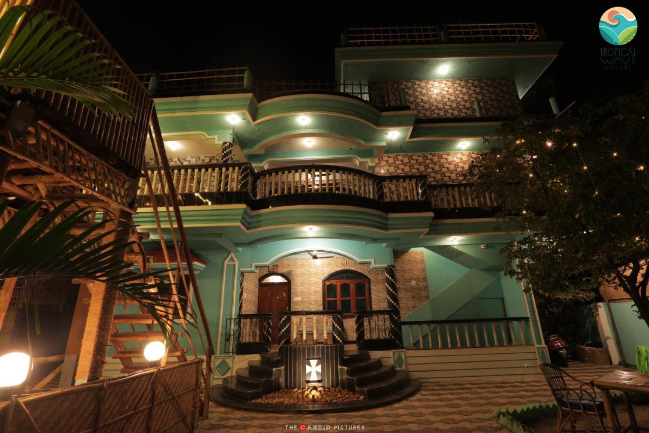 Tropical Wave Hostel Morjim Goa Exterior photo