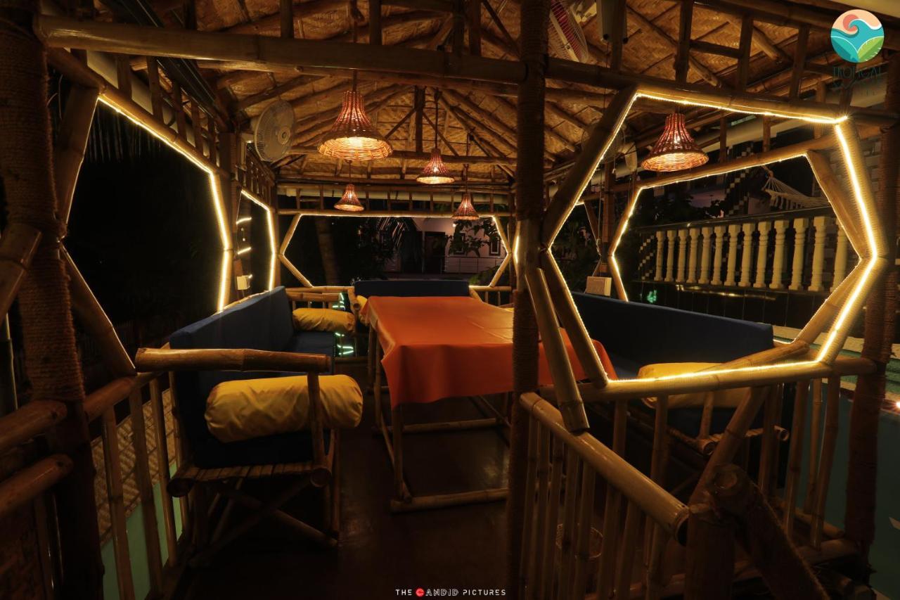 Tropical Wave Hostel Morjim Goa Exterior photo