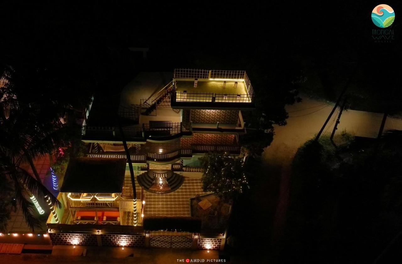 Tropical Wave Hostel Morjim Goa Exterior photo