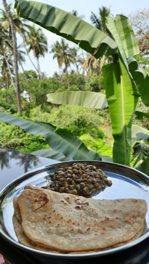 Tropical Wave Hostel Morjim Goa Exterior photo