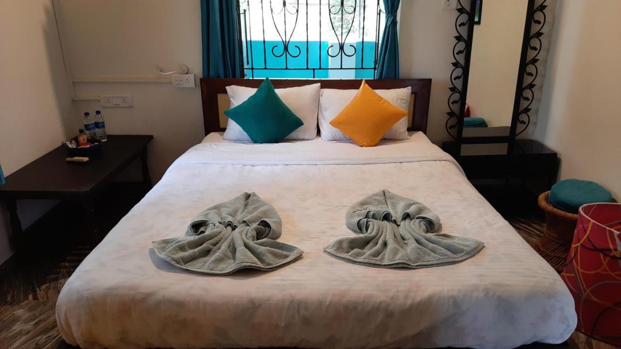 Tropical Wave Hostel Morjim Goa Exterior photo