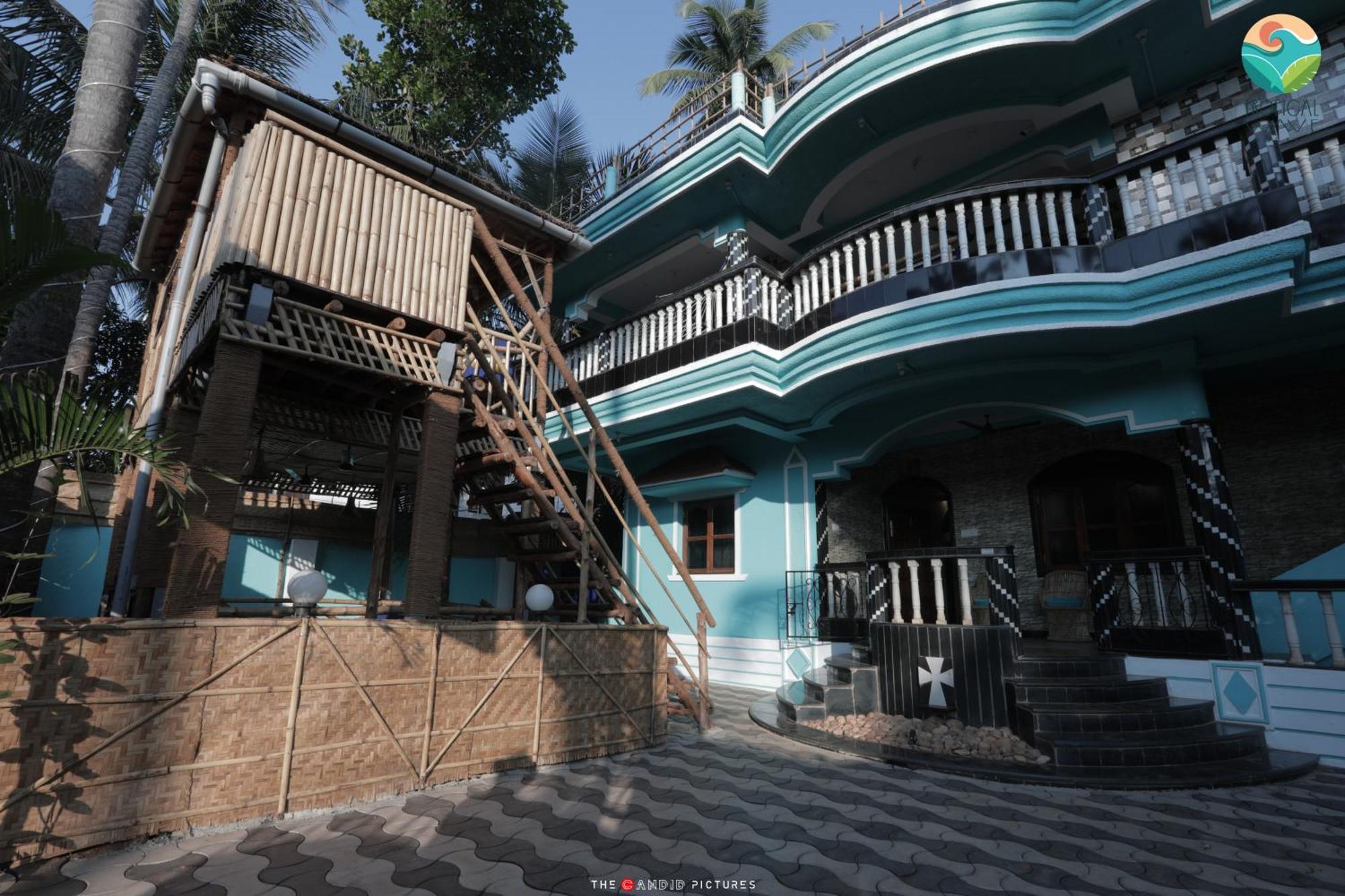 Tropical Wave Hostel Morjim Goa Exterior photo
