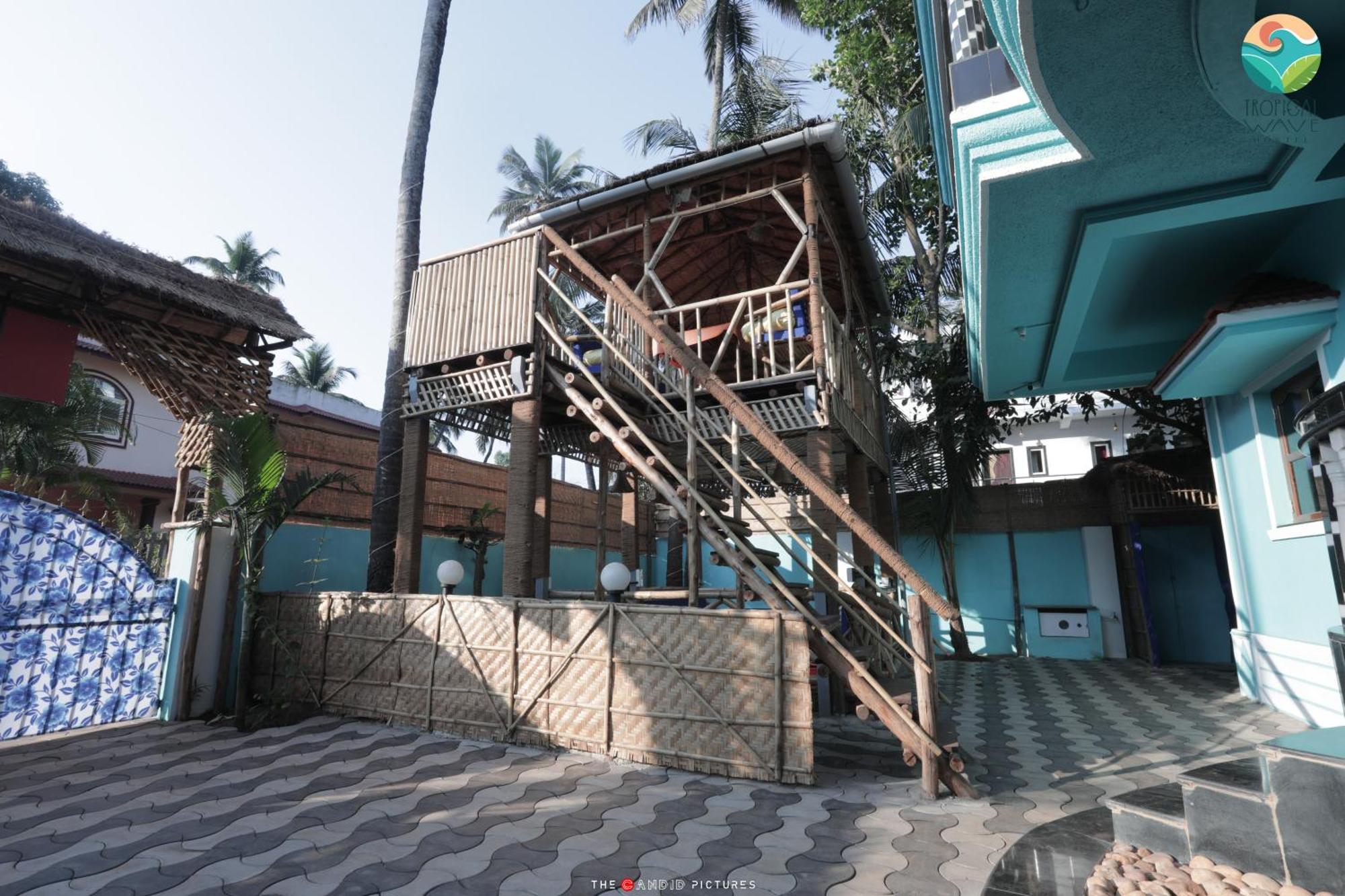 Tropical Wave Hostel Morjim Goa Exterior photo