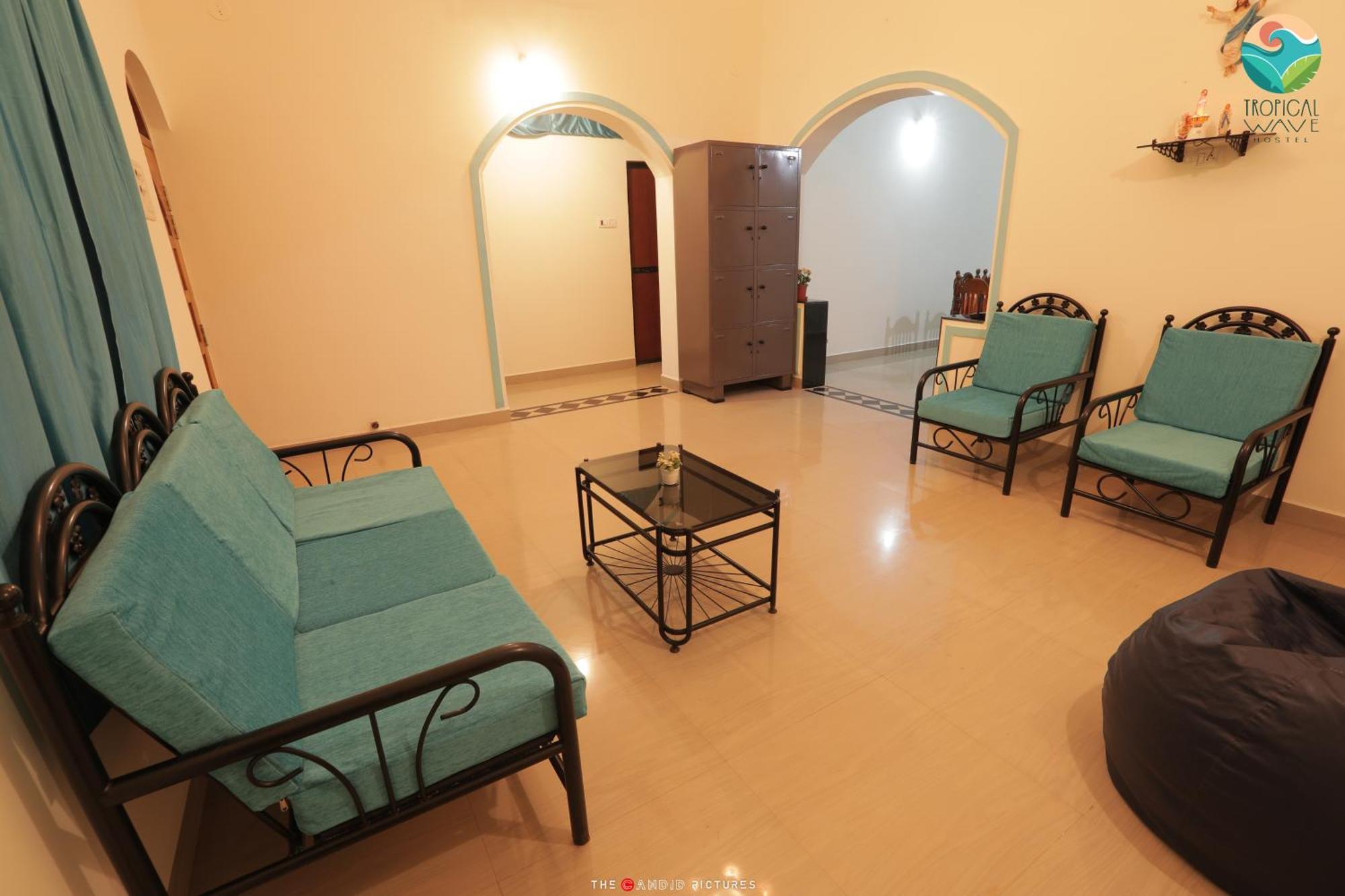 Tropical Wave Hostel Morjim Goa Exterior photo