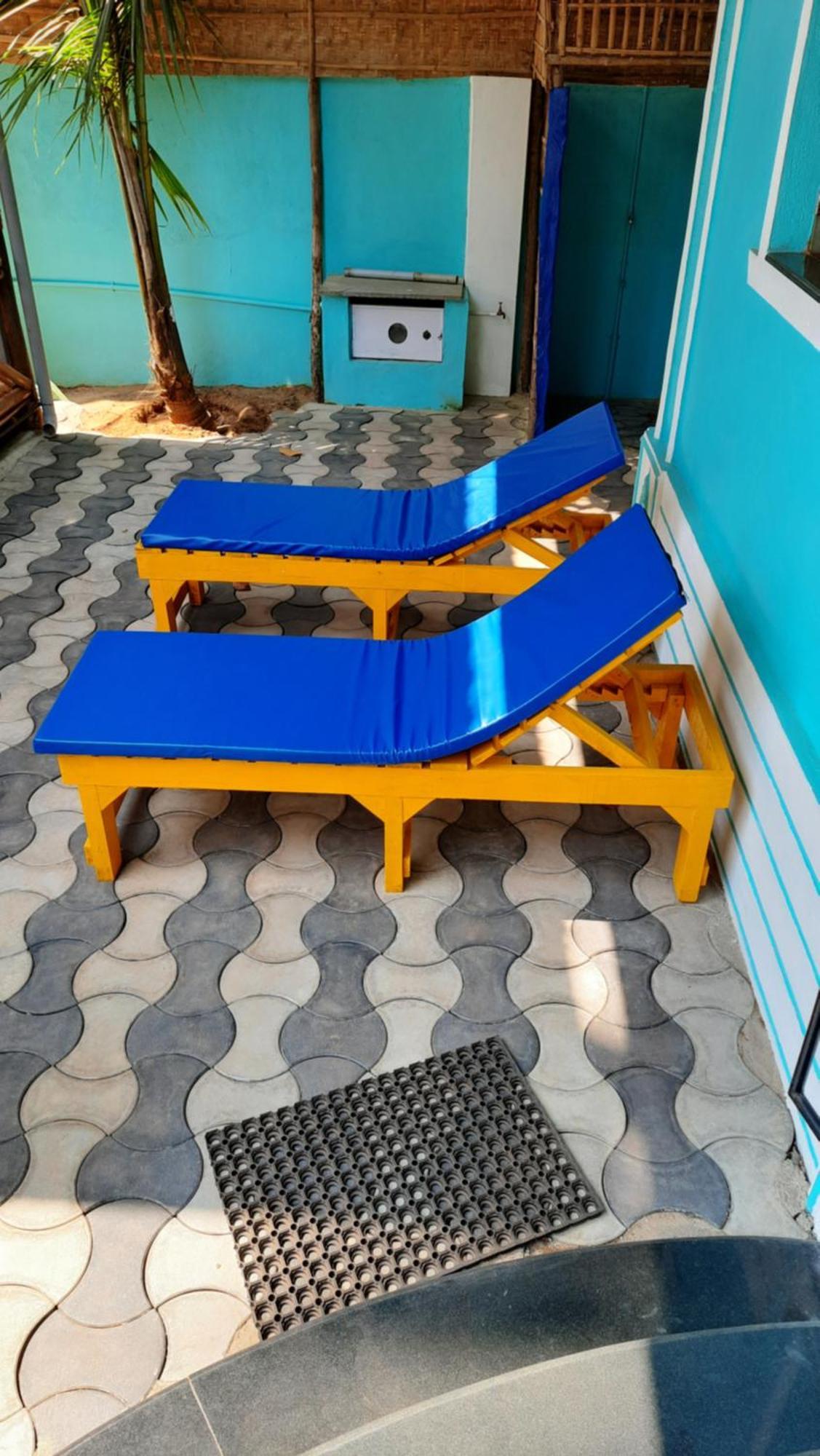 Tropical Wave Hostel Morjim Goa Exterior photo