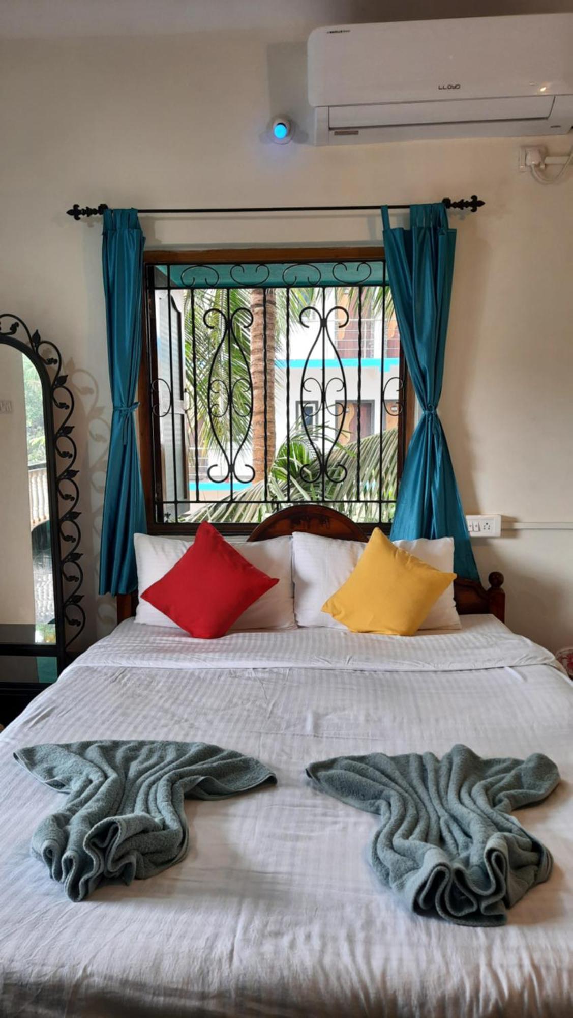 Tropical Wave Hostel Morjim Goa Exterior photo