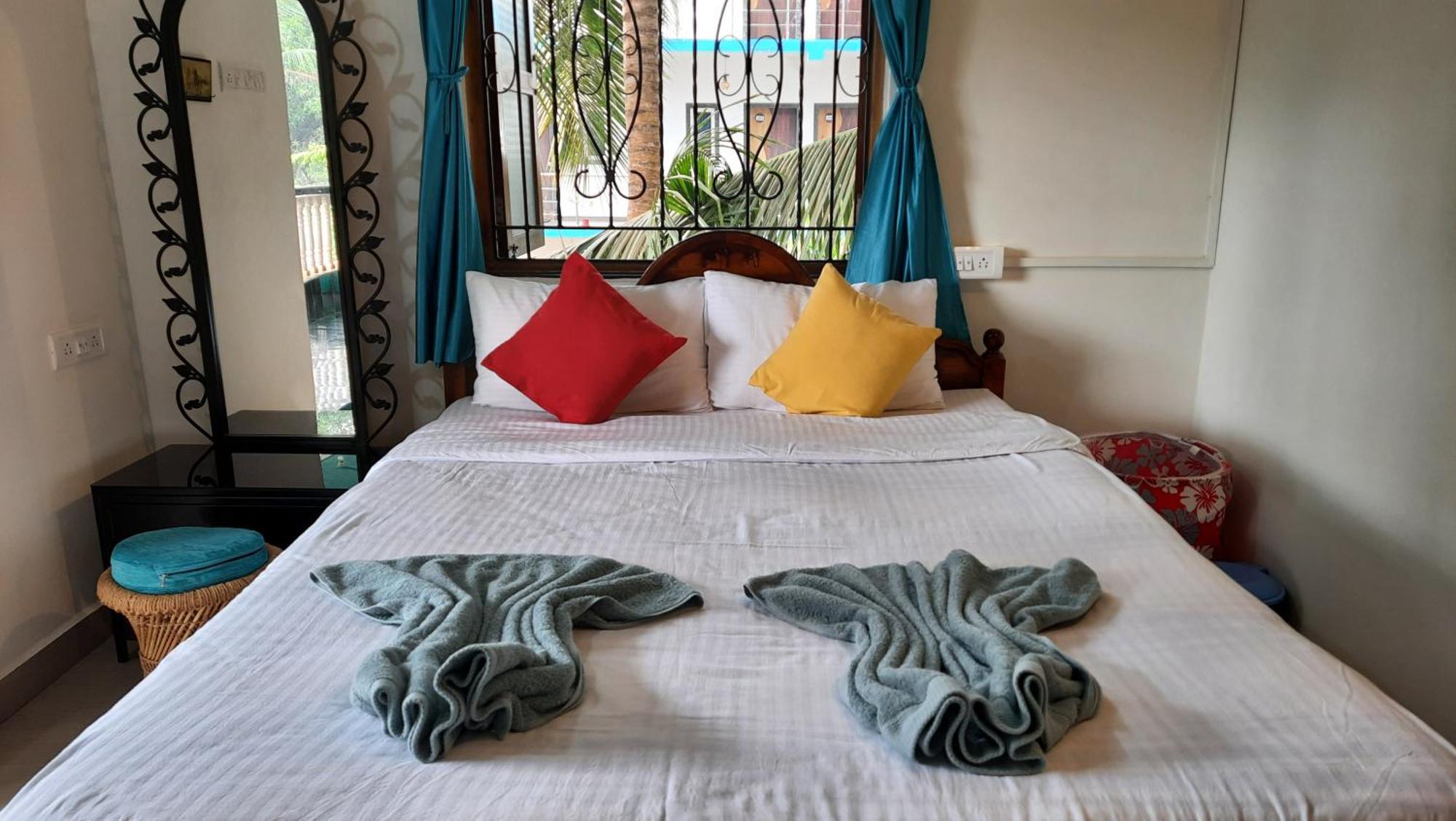 Tropical Wave Hostel Morjim Goa Exterior photo